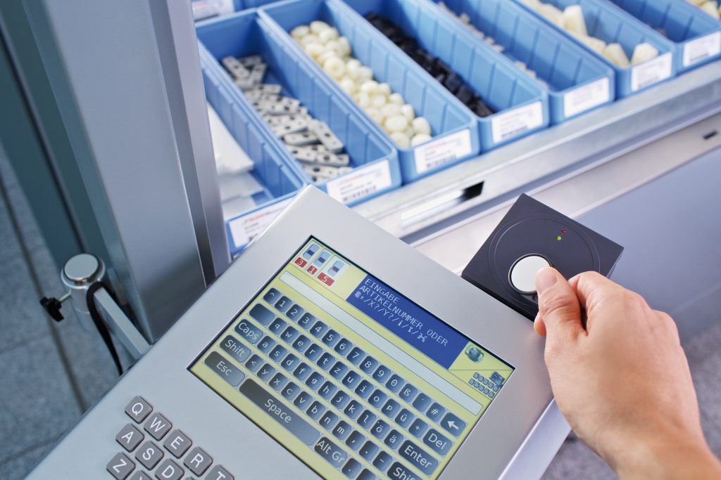 Controllo degli accessi tramite sistema RFID per magazzino