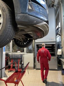 Magazzino verticale per lo stoccaggio delle attrezzature nell'officina Audi del Gruppo Riolo