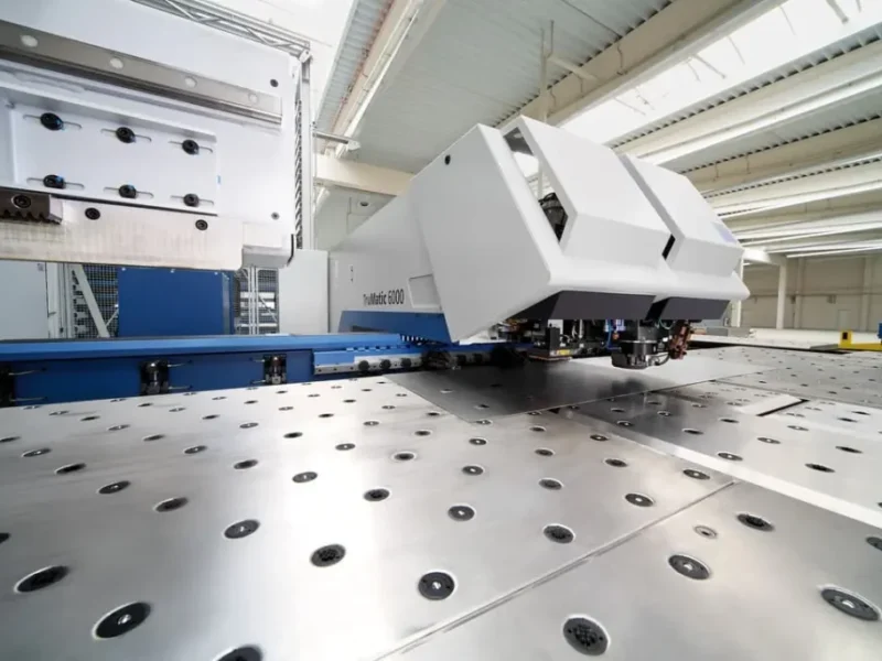 Il-processo-di-punzonatura-1024x683