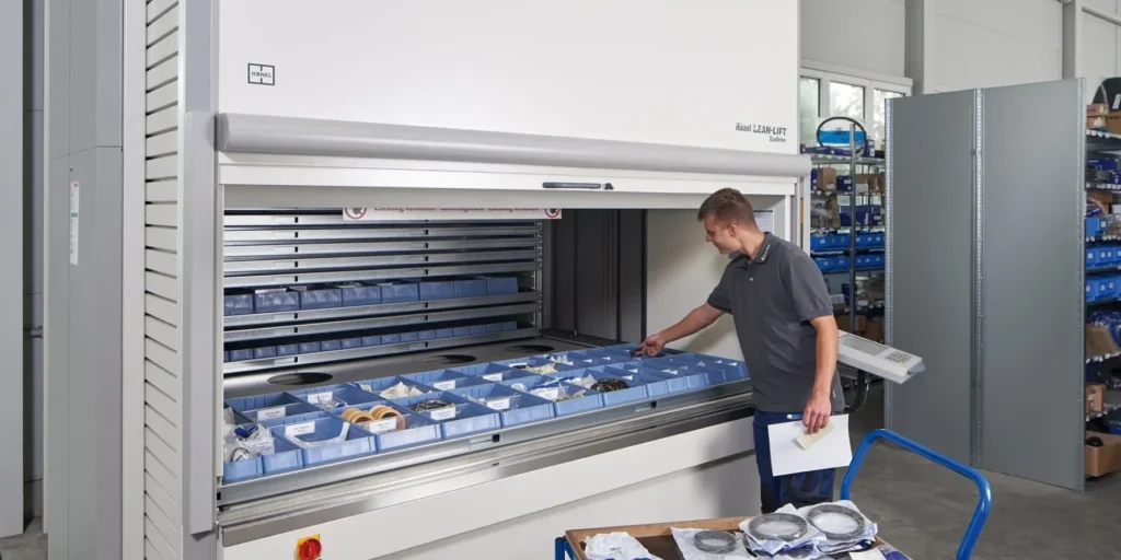 Magazzini verticali ad alta efficienza energetica: motori IE3 e sistemi ECO