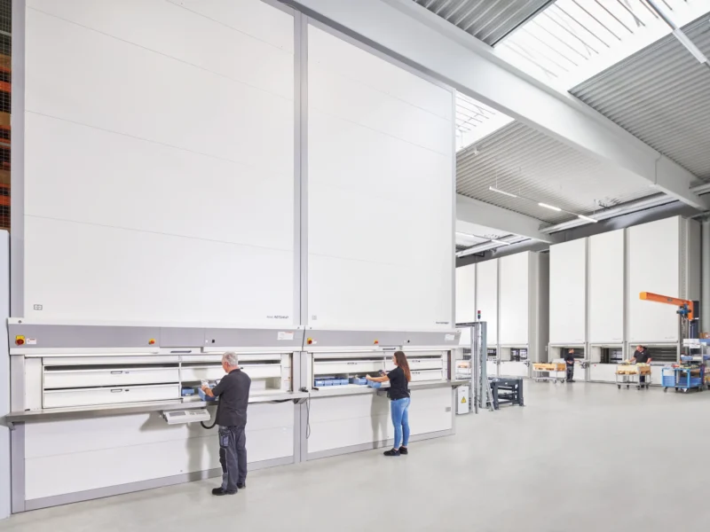 Magazzini verticali e rotanti impiegati in produzione