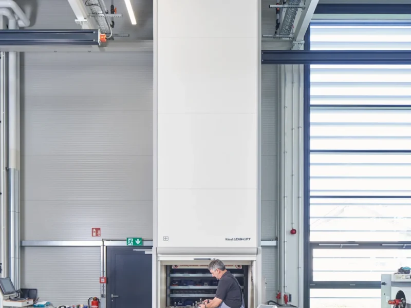 Un magazzino verticale Lean Lift nella sezione speciale