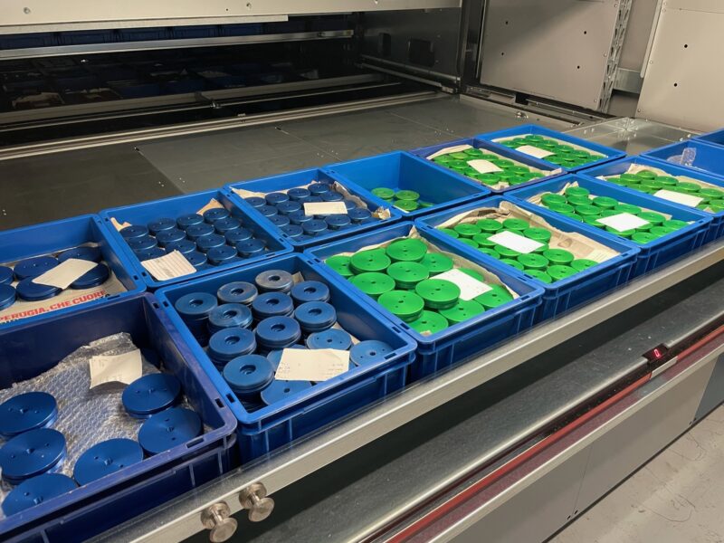 =rganizzazione cassetti magazzino verticale