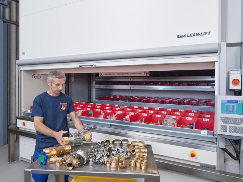 Stoccaggio valvole e raccordi