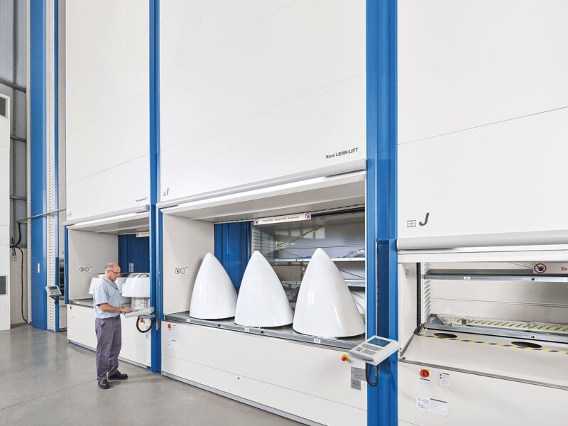 Magazzini verticali custom con baie di prelievo personalizzate