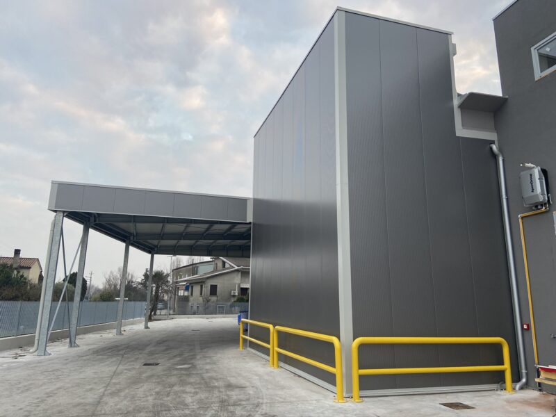 Magazzino verticale automatico in struttura esterna coibentata